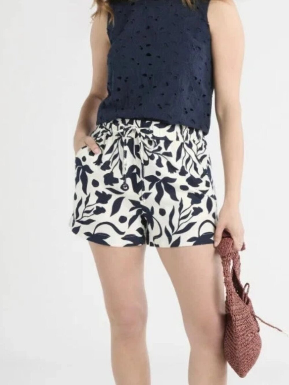 Time & Tru Linen Blend Women's Shorts XL NWT Ivory Navy Blue Floral Pull On
